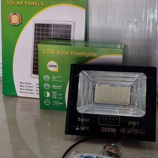 Đèn Pha NLMT Có Điều Khiển